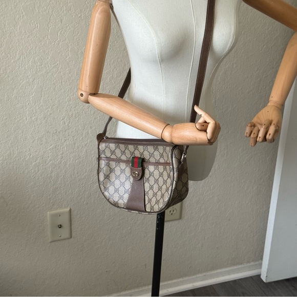Vintage Gucci Sherry Line Crossbody Bag - Picture 10 of 16